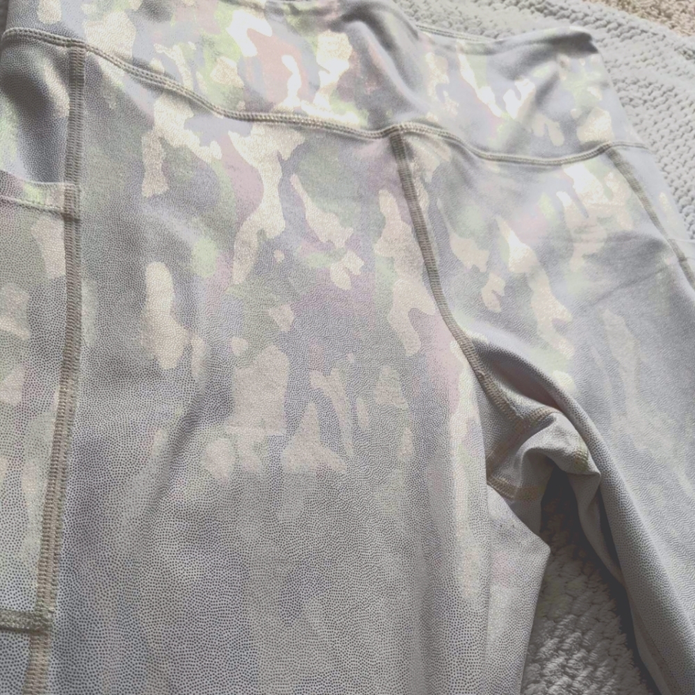 ZYIA Silver Camo Metallic Pocket Light N Tight Hi Rise Capri 20"